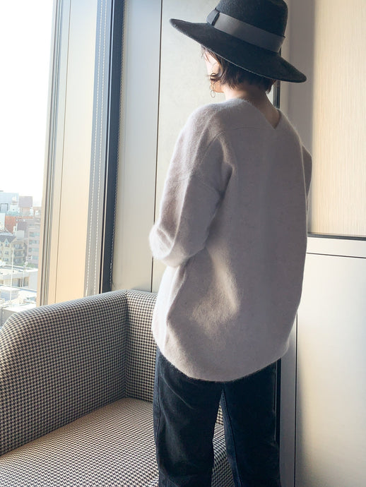 RACCOON V NECK KNIT