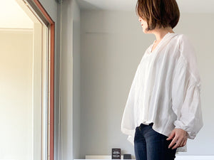 SHEER SHIRRING BLOUSE