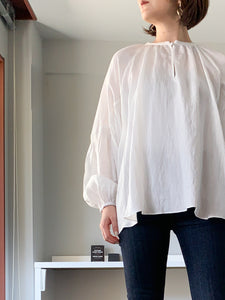 SHEER SHIRRING BLOUSE