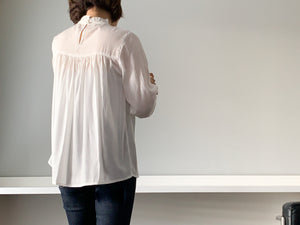 PIN TACK FRILL NECK BLOUSE