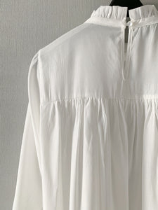 PIN TACK FRILL NECK BLOUSE