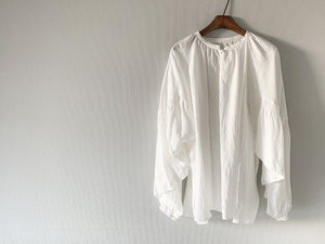 SHEER SHIRRING BLOUSE