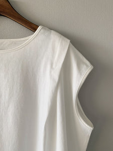 TACK SLEEVE TANK TOP