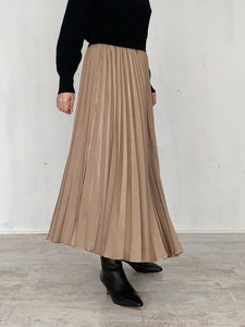 SHINY PLEATED SKIRT