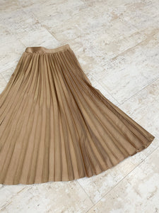 SHINY PLEATED SKIRT