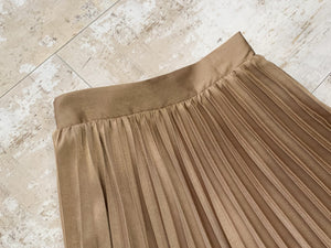 SHINY PLEATED SKIRT