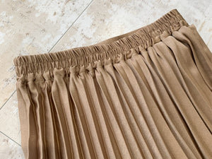 SHINY PLEATED SKIRT