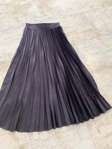 SHINY PLEATED SKIRT